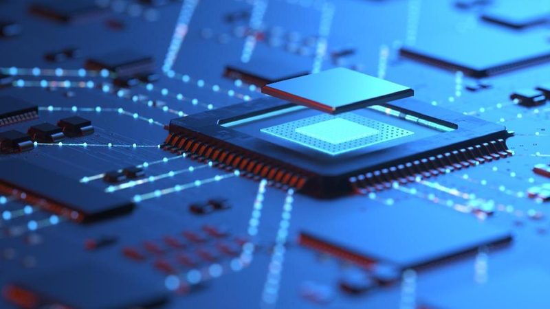 科技服务外包与内包：两种模式下的战略考量